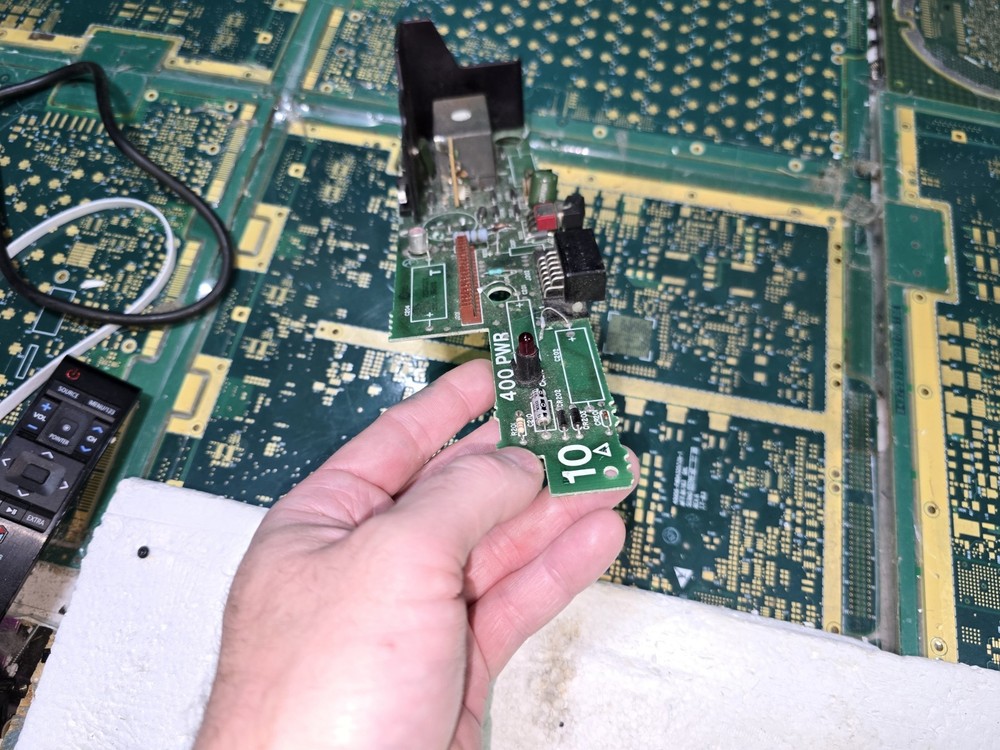 Atari 400 DEFECTIVE DONOR-MISSING Componets-400 PWR Button Board-Untested-PARTS