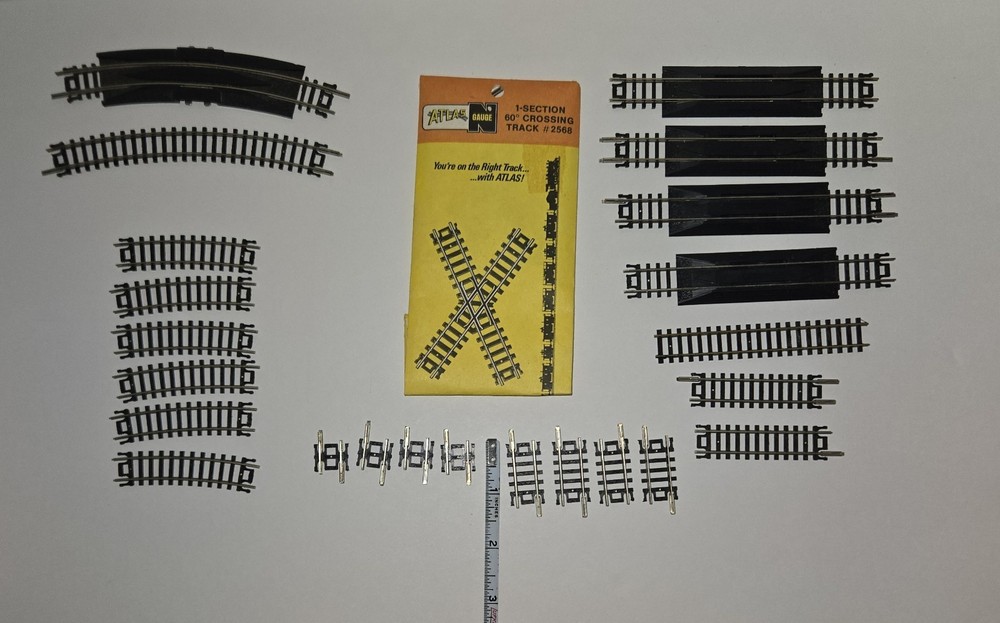 Miscellaneous N Scale Track 24 Pieces Pre-owned