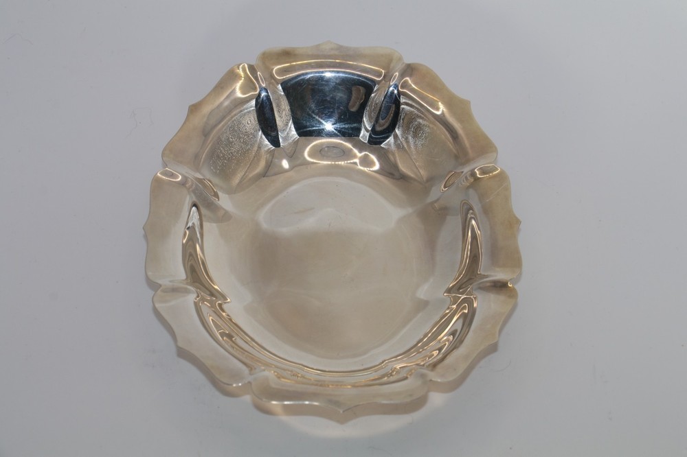 Vintage Lunt Silver Plate Oval Scalloped Serving Dish