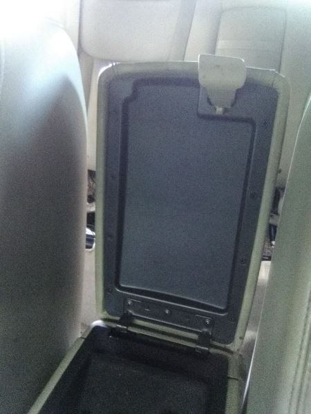 06 Cadillac DTS Console Front Floor