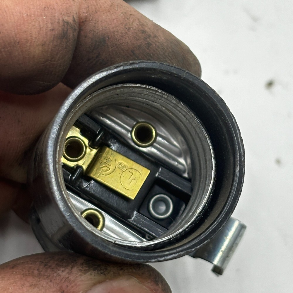 TRIBORO Phenolic Light Socket Medium Base 660W 250V Bulk ⭐