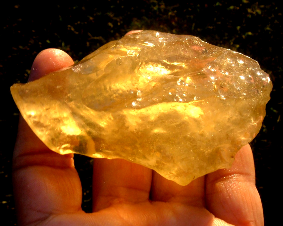 Libyan Desert Glass Meteorite Tektite impact specimen( 670 crt) Super Gem AAA+