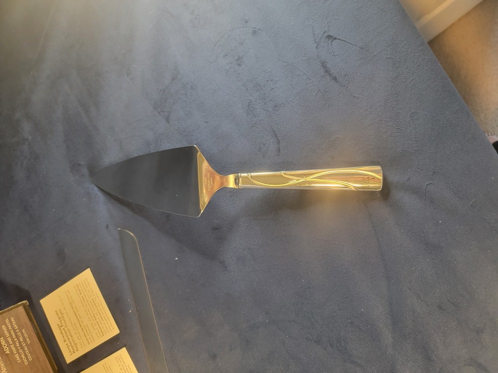 Lenox Cake And Server Set. Adorn