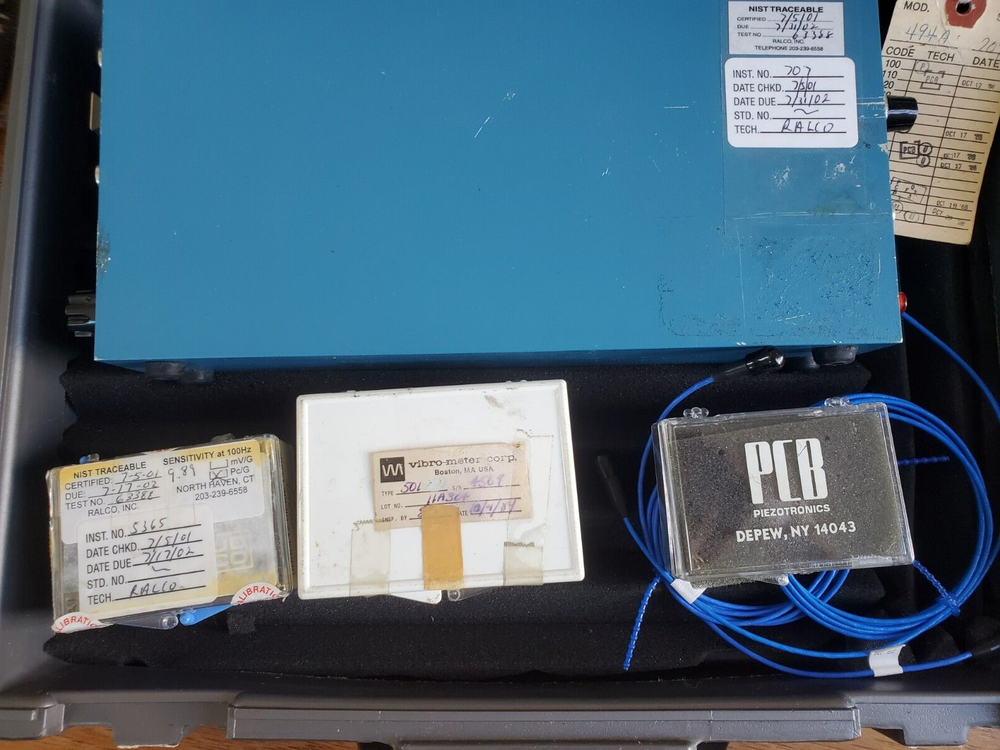 Pcb piezotronics Voltage Amplifier Model 494A SET