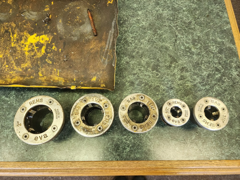 REMS AMIGO 2 COMPACT PORTABLE THREADER SET