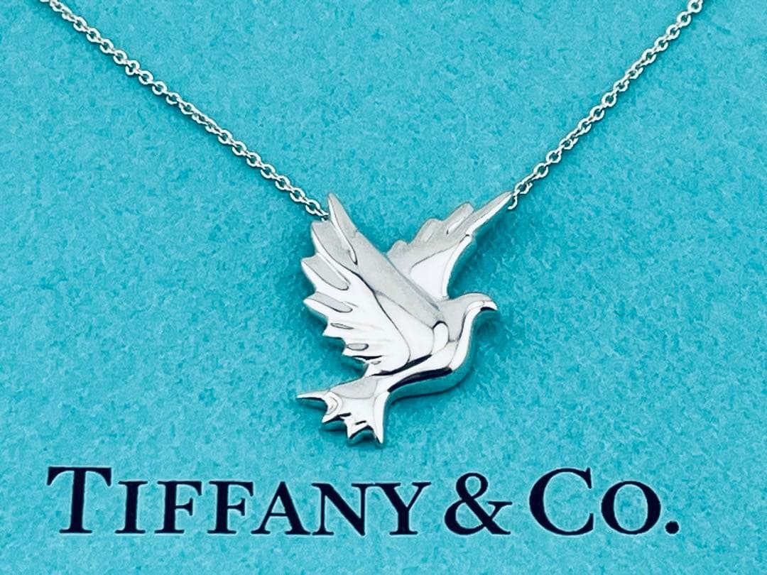 f088 Rare, excellent condition Tiffany & Co. Dove necklace, dove/bird design,