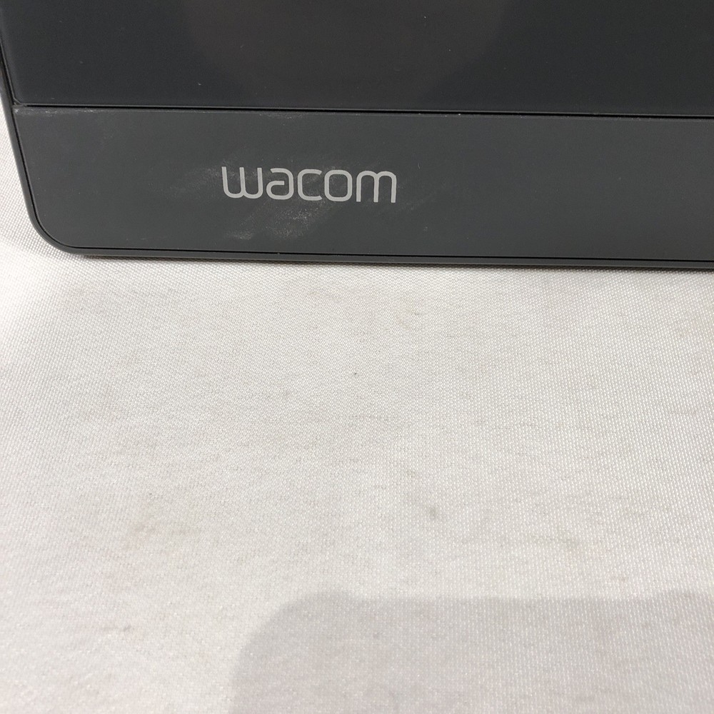 WACOM DTU-2231 Graphics Drawing Tablet 21.5" Interactive Display + STYLUS & PSU