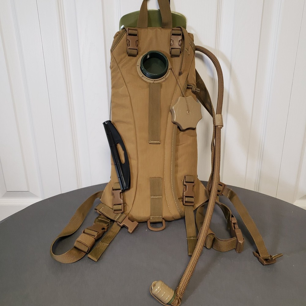 Tactical Hydration Pack - Source Hydration Backpack 3 L. 17" x 8"