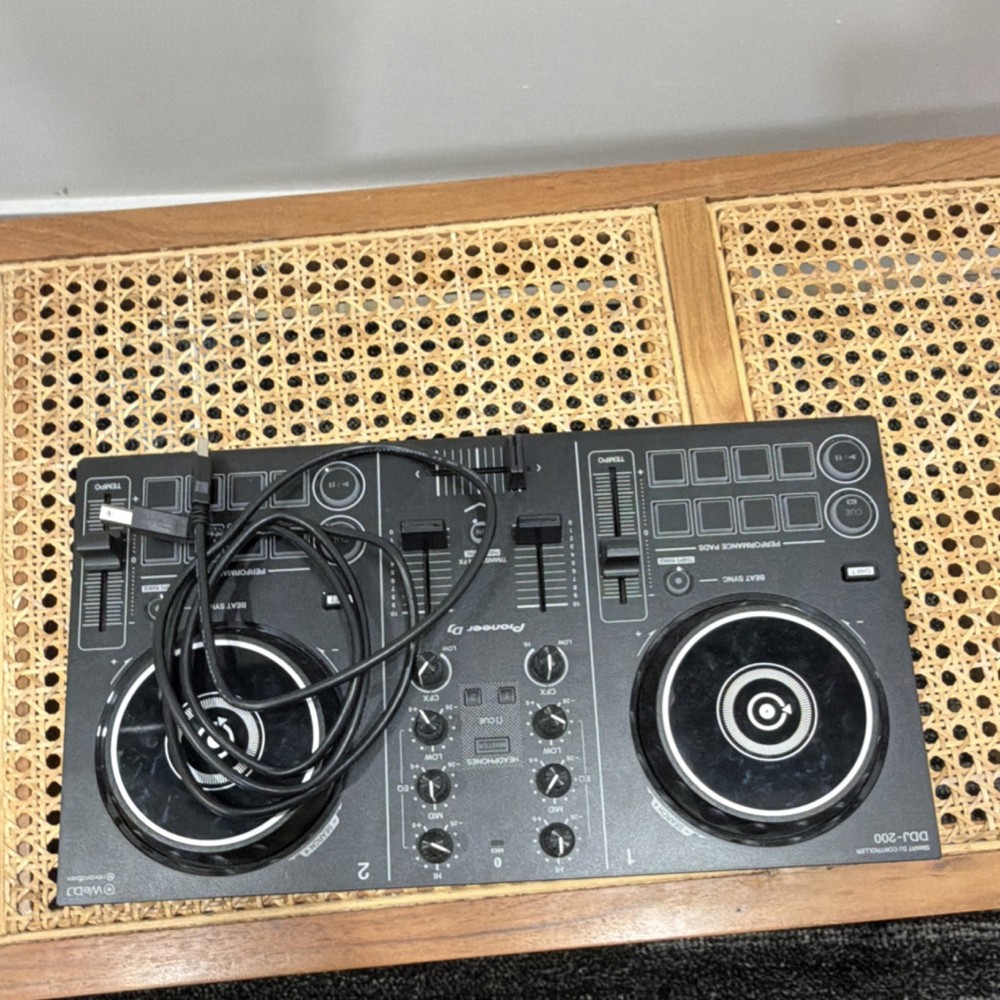 Pioneer DJ DDJ-200 Double Deck Controller, Built-in Mixer, Performance Pads