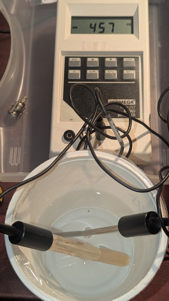 Omega PHH-257 Microprocessor PH Meter w Case & Probes READ CONDITION