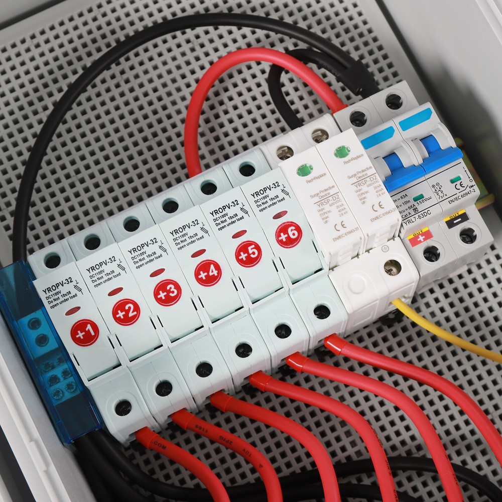 6 String Solar PV Combiner Box Circuit Breaker Junction Box for Solar Panel 63A