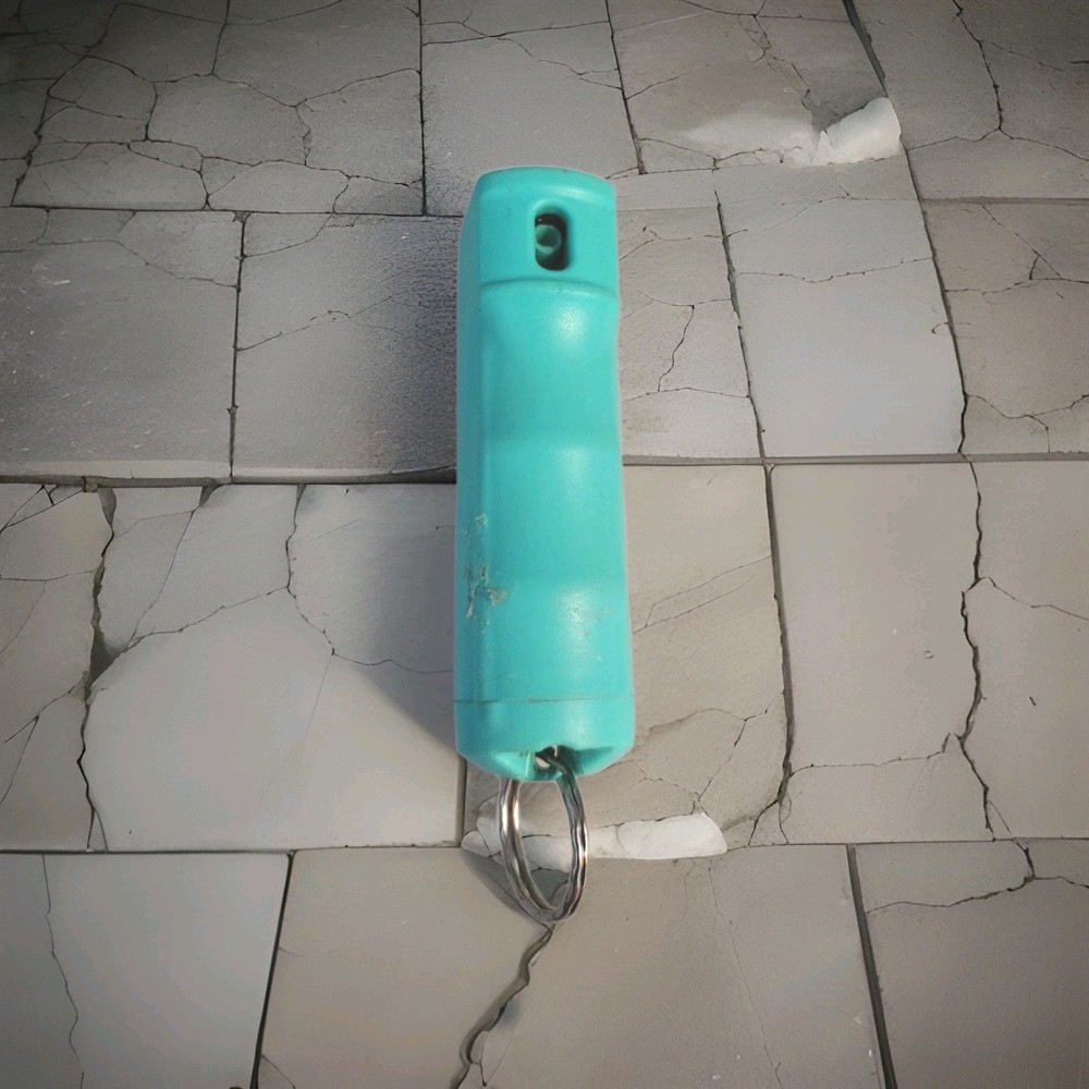 Pepper Spray Guard Dog UV Dye 16ft Range Light Blue Plastic Case Keyring