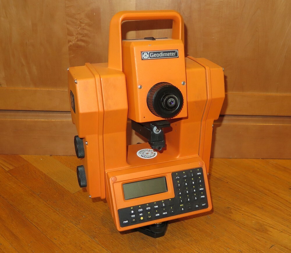 Geodimeter Robotic Survey Total Station & Case
