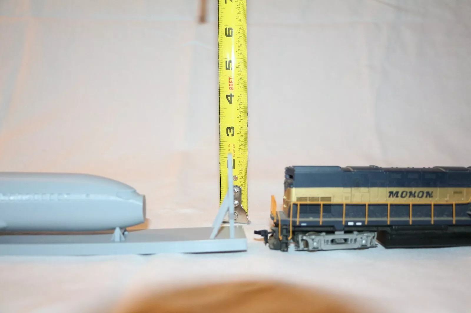 HO Scale Boeing 737 Fuselage and Cargo 11" or 15.25"