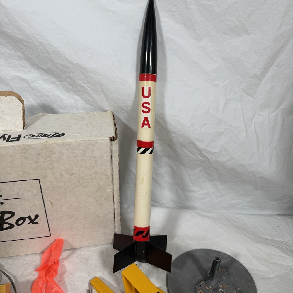 Vintage Estes Model Rocket Launch Set Range Box Pad Electron Beam Controller