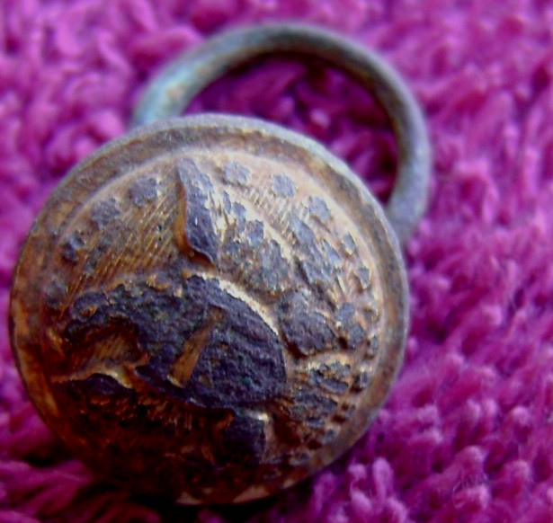 DUG CIVIL WAR UNION STAFF OFFICER CUFF BUTTON GILTED (SHILOH)