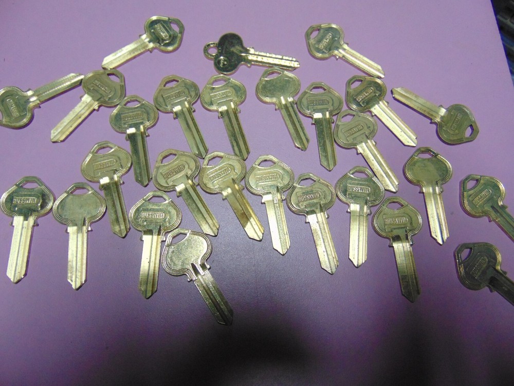 25 KEYS RUSSWIN 1011 B KEYS BLANKS UNCUT LOCKSMITH