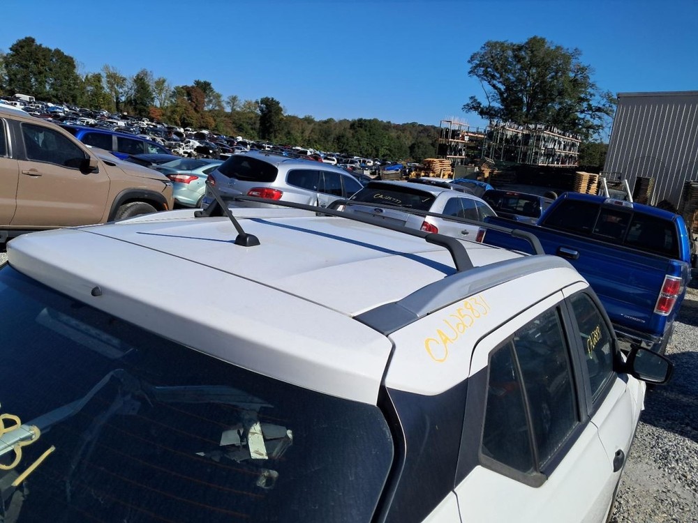 KICKS 2019 Glove Box 4824483