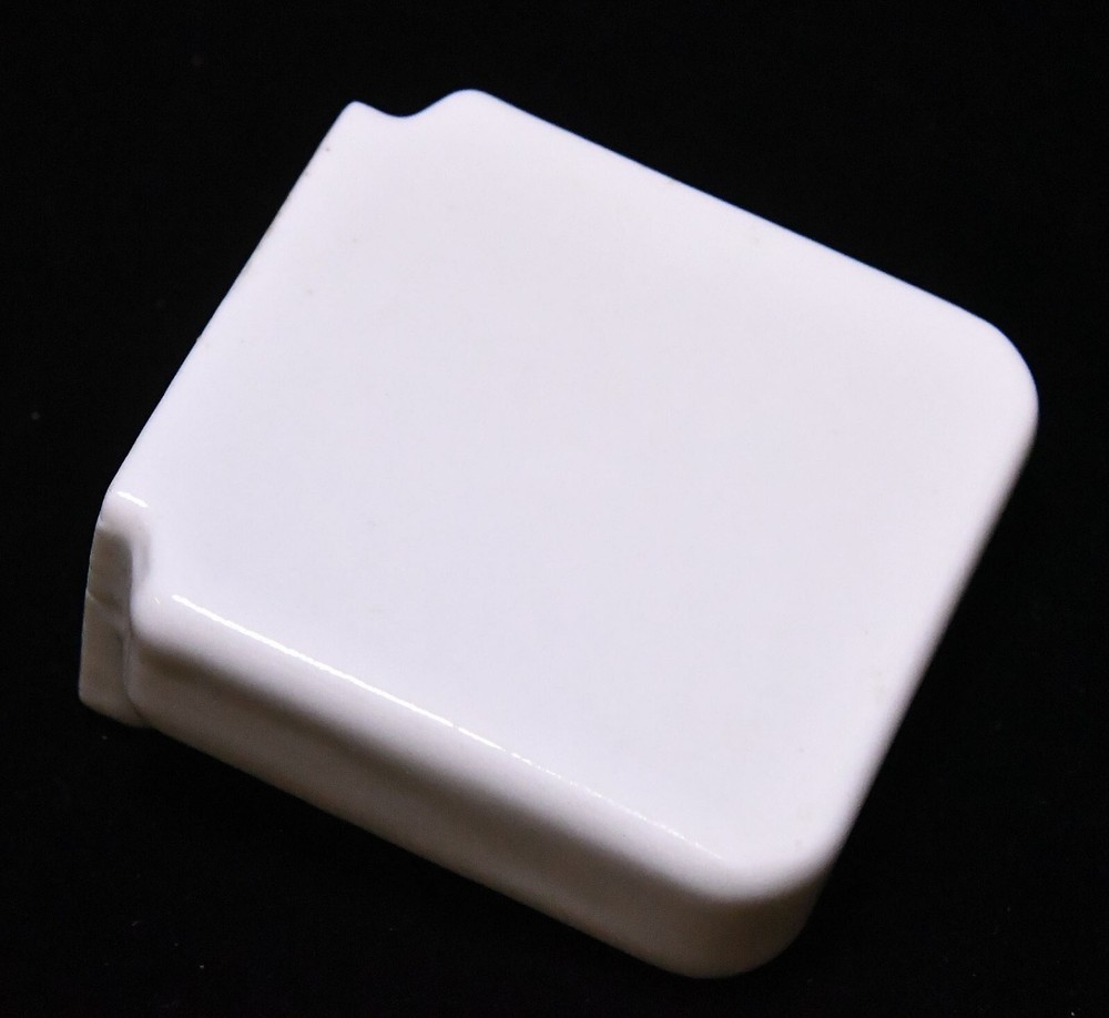 VINTAGE WHITE CERAMIC WALL MOUNT CUB HOLDER