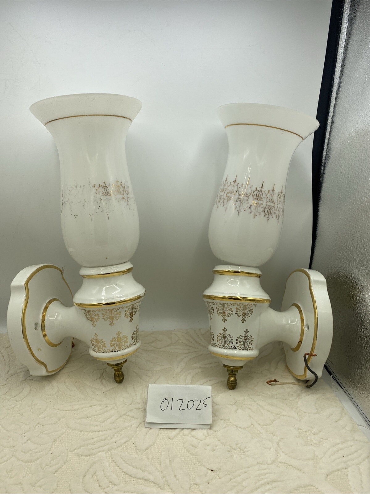 A Antique  Pair Of Hollywood Regency Ceramic Porcelain Glass Gold & White Scones