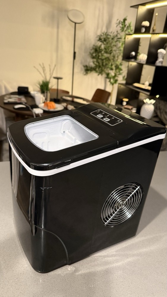 Frigidaire -BLACK 26lbs Compact Portable Ice Maker