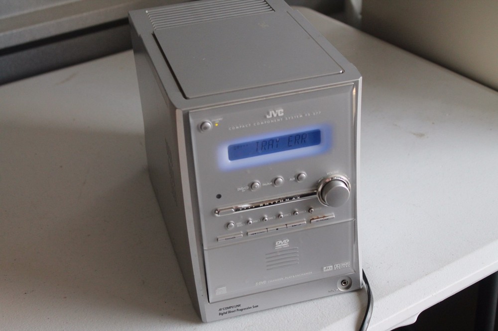 JVC FSS77S Micro Component Audio System Center Unit Only As Is Silver Gray