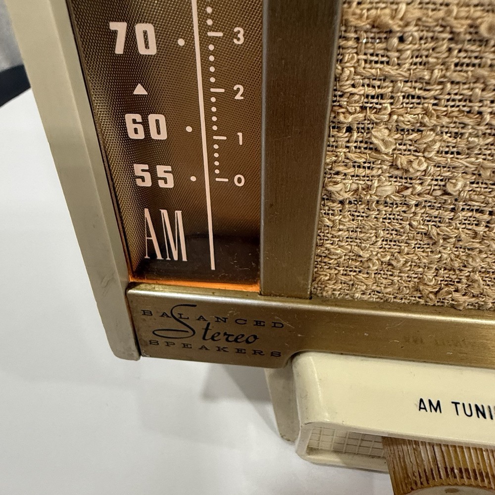 Vintage Silvertone Radio Model 26 AM FM Phono Input Ivory *Partially Tested*