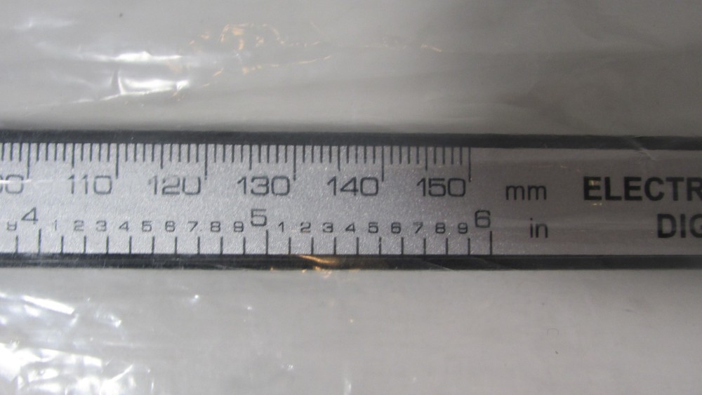 Electronic digital caliper digital display battery operated