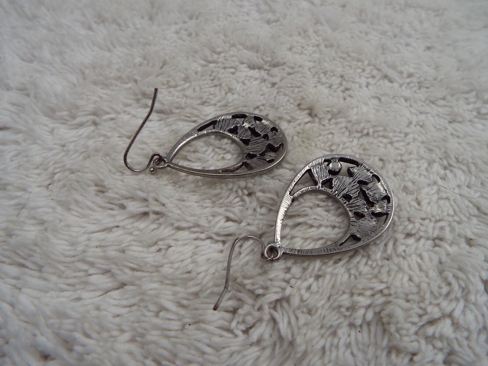 Silvertone Blue Loop Pierced Earrings (D75)
