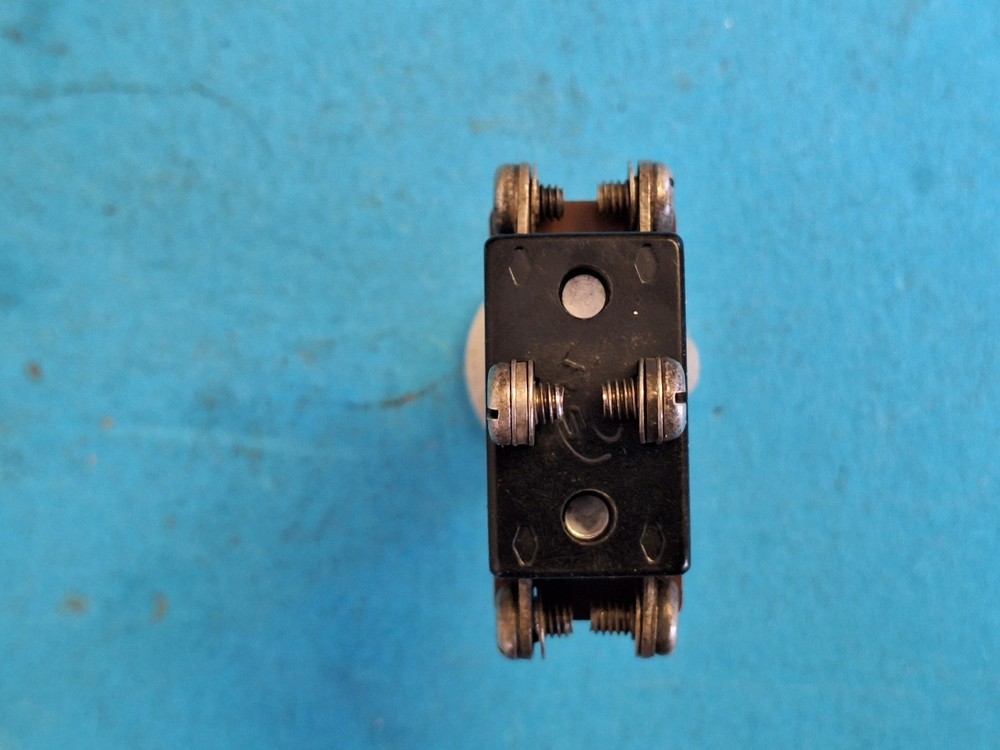 Toggle switch ~ DPDT ~ 250v @ 3A ~ Screw terminals ~ RS Components