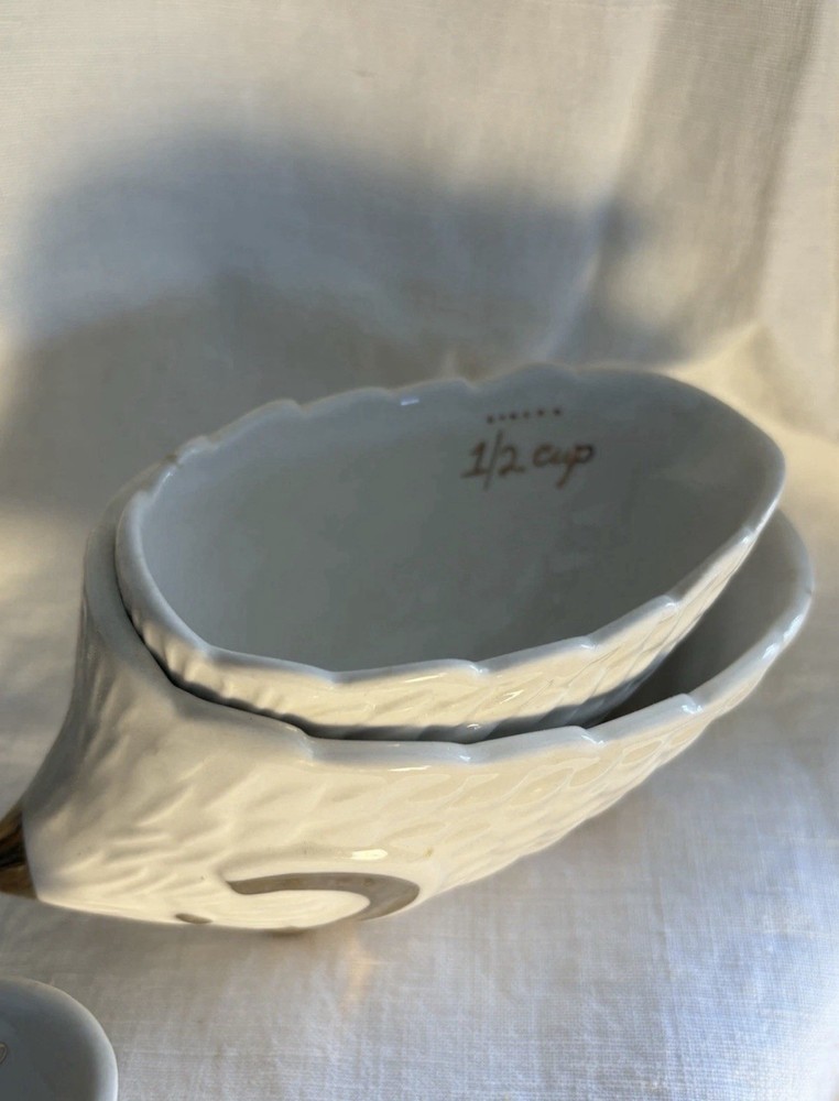 Anthropologie Hedgehog Measuring Cups Stackable Nesting Ceramic White & Gold