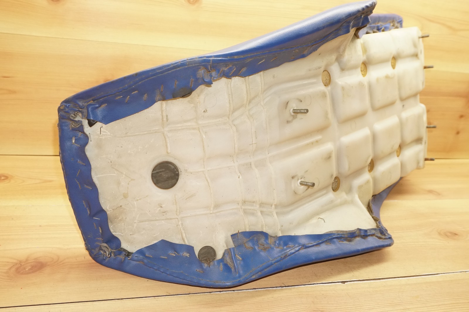 1983 1984 Honda ATC250R ATC250 ATC 250R OEM Seat Cover Foam Pan 77100-964-003