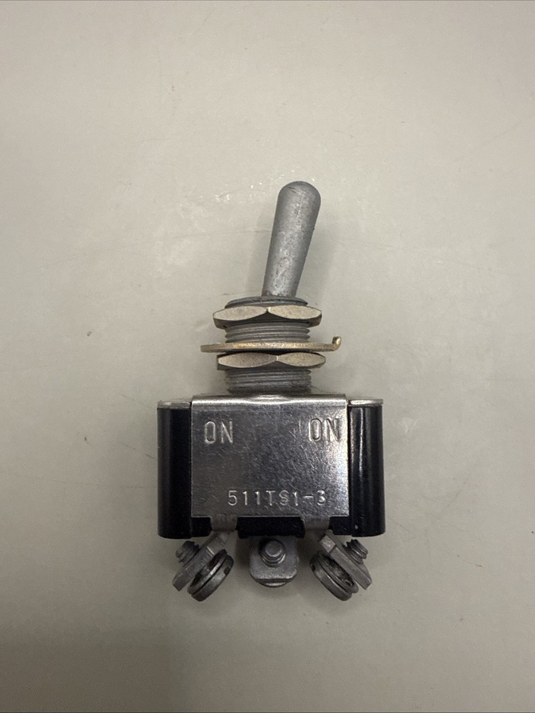 511TS1-3  MICRO SWITCH 2 POSITIONS  ON/ON Used