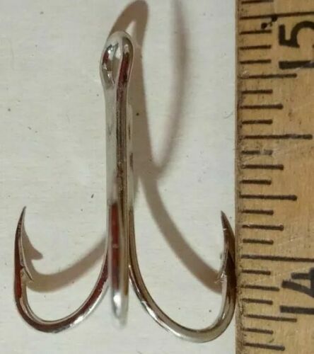 60 Eagle claw L675M curved point 3x Treble Hooks size 1/0 lure replacement