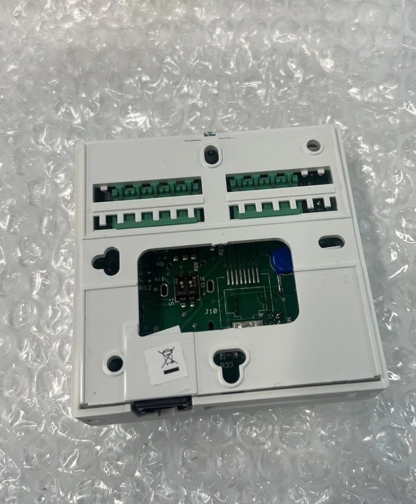 Johnson Controls HE-68N3-0N00WS Wall Mount Temperature Sensor