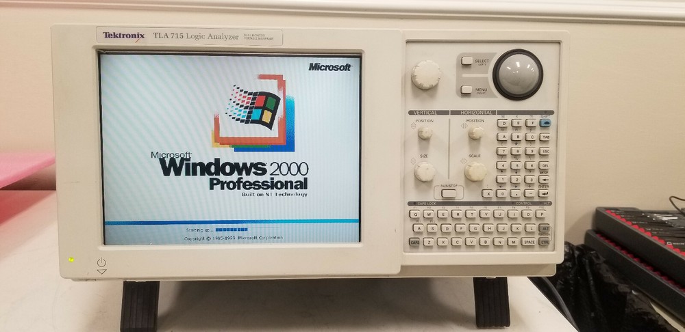 Tektronix TLA715 Logic Analyzer