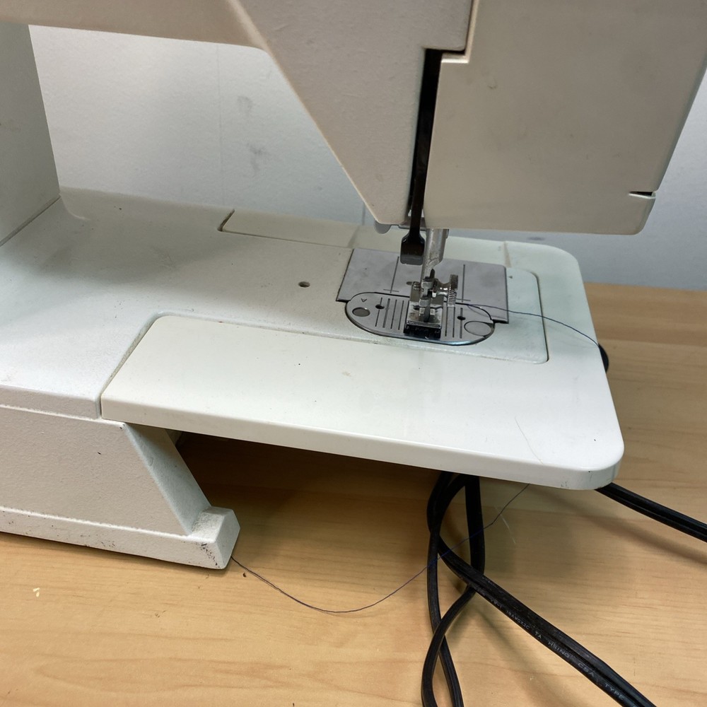 Singer 4562 Sewing Machine Multiple Stitching Patterns Tested Works Well