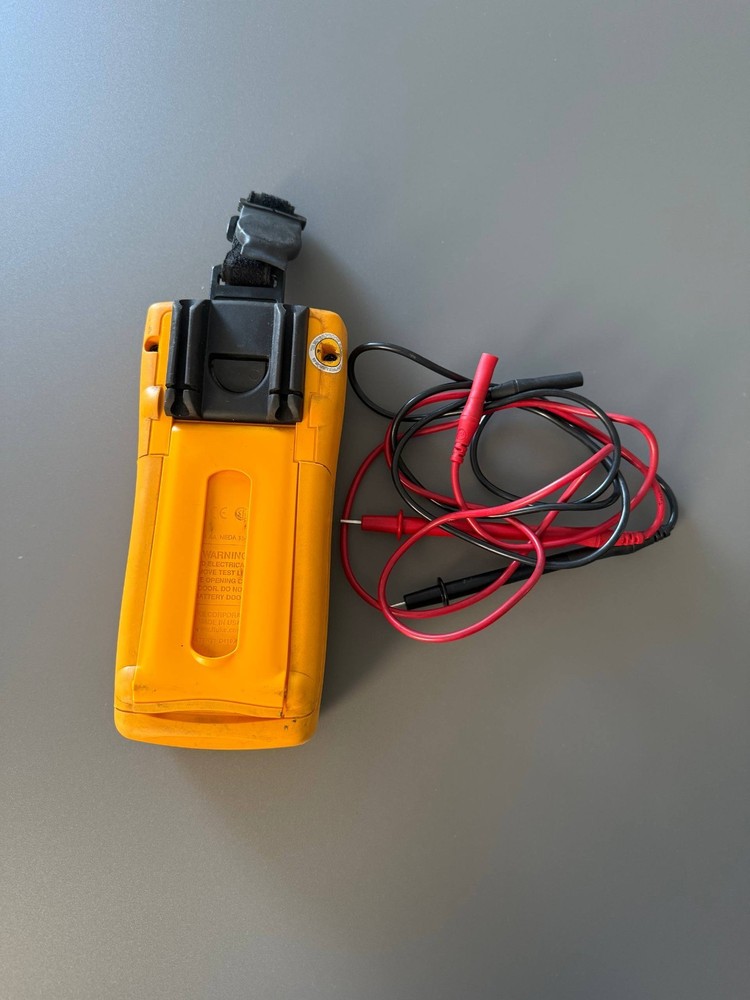 Fluke 725 Multifunction Process Calibrator Meter Measure Source with Test Leads
