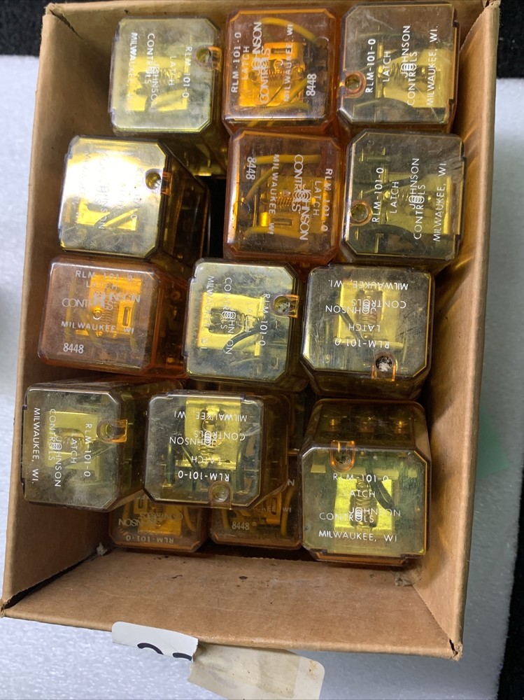 Up to 27 Johnson Controls RLM-101-0 Latch Relay