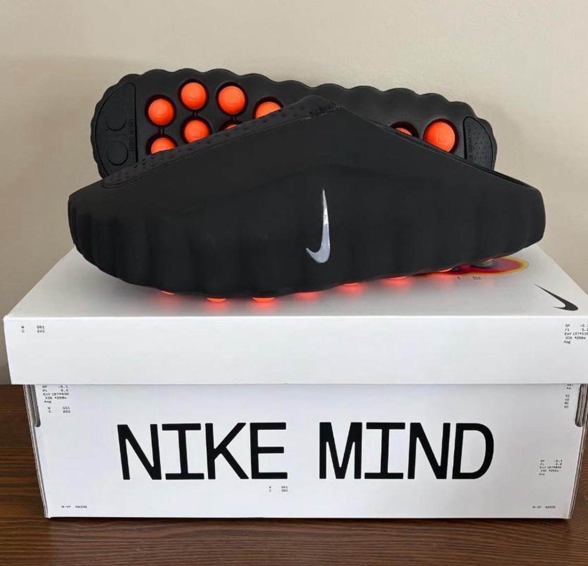 Nike Mind 001 black chrome slides