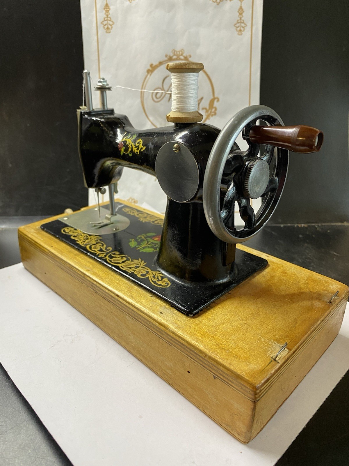 VINTAGE Original Children Toy Mini Sewing Machine In The Bakelite Case Working