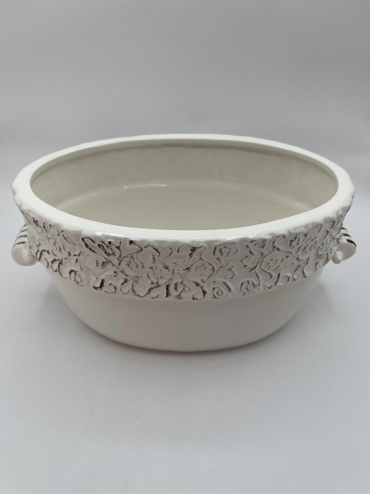 Ivory pottery planter with distressed rim