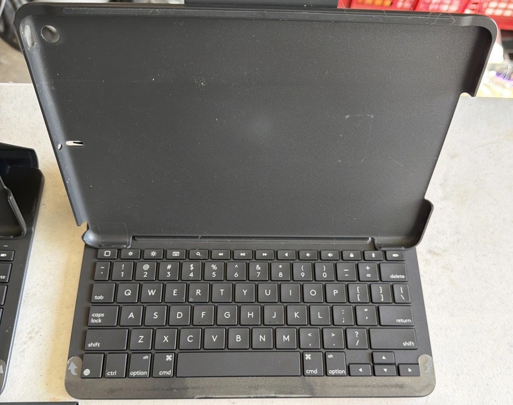 Logitech Slim Folio Keyboard Case for iPad 7th 8th 9th Generation Graphite