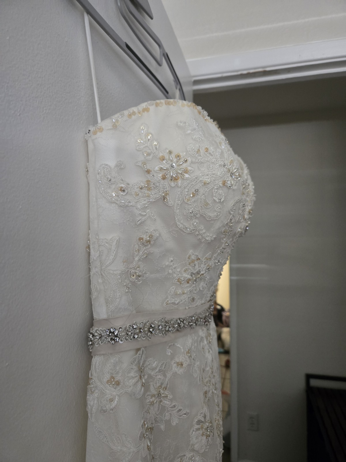 CB Couture Ivory Lace Mermaid Wedding Dress Size 6 Sleeveless Sweetheart