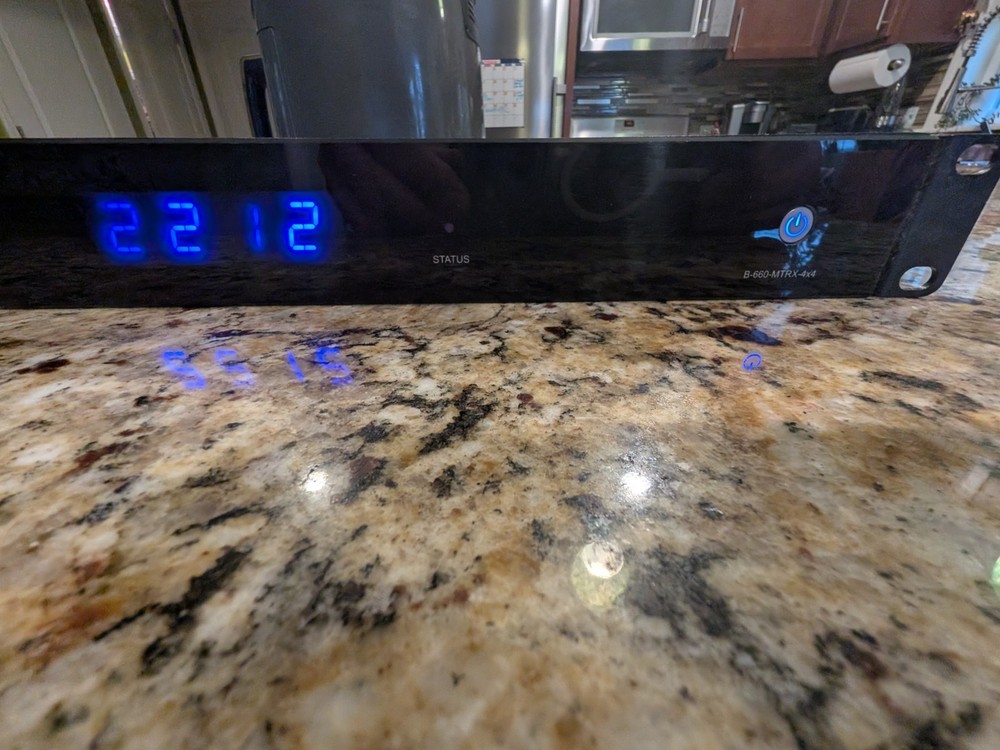 Binary™ 660 Series 4K HDR HDMI Matrix Switcher - 4x4