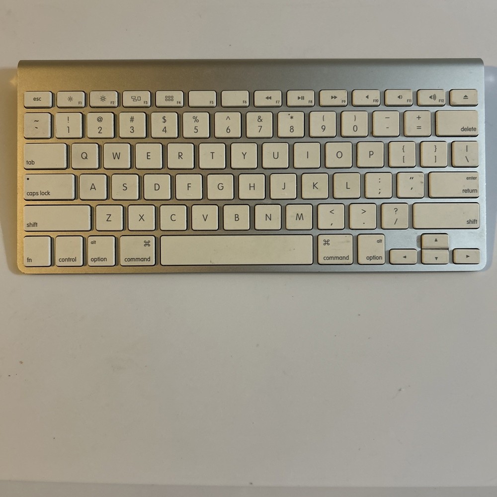 Apple A1314 Wireless Keyboard