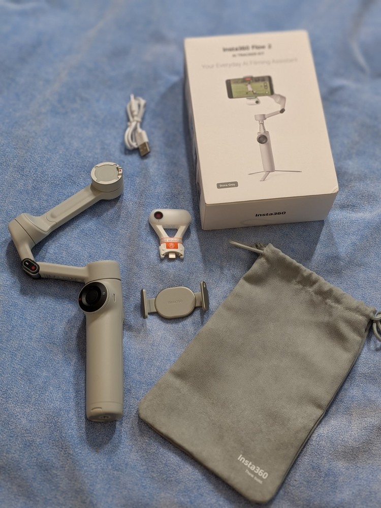 Insta360 Flow 2 Gimbal AI Tracker Bundle Smartphone Selfie Tripod Stabilizer