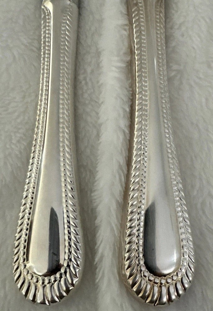 2 WALLACE Wickham Deep Silverplate Dinner Knife Flatware Fan Bead 9.5”