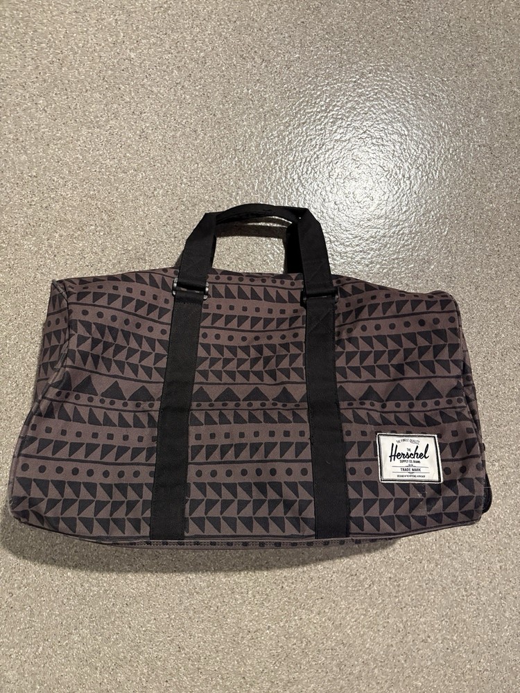 Hershel Supply Co. Novel Duffle / Geometric Triangle Pattern / Brown-Black