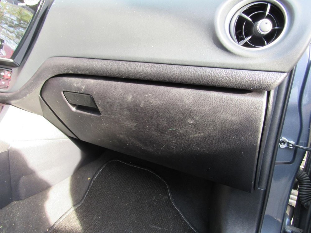 COROLLA   2017 Glove Box 1002750